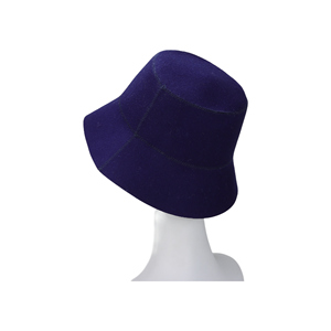 Un gorro de sauna de lana pura color índigo profundo que elimina todo lo que no es el montaje y el vapor. - Product Image 6