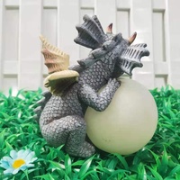 Statue de méditation du dragon du jardin à l'énergie solaire, statue avec boule de observation
