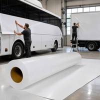 Film Vinyle Adhésif Grand Format Imprimable pour Enveloppement de Véhicules : Camions, Autobus, Fourgons et Publicité pour Flottes