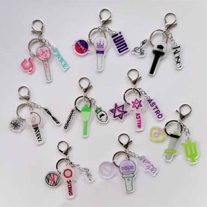 Porte-clés KPOP pour enfants errants <span class=keywords><strong>ATEEZ</strong></span> Twice ASTRO ROSE IU (G) Bâton lumineux en acrylique I-DLE Porte-clés trois pièces Sac Pendentif Cadeau pour fans - Product Image 1