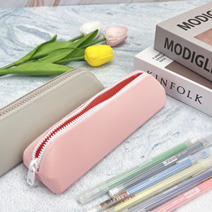 मल्टी-फंक्शनल वॉटरप्रूफ सिलिकॉन पेंसिल केस स्टेशनरी और कॉस्मेटिक स्टोरेज बैग - Product Image 5