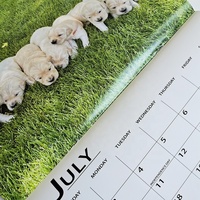 Cetak Kalender Dinding Bulanan Anak Anjing dengan Jilid Jahit Murah