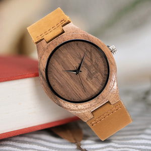 Reloj de Madera Natural Clásico de Lujo con Motivo de Cabeza de Alce, Reloj de Madera para Hombre - Product Image 6