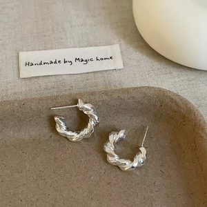 Boucles d'oreilles créoles simples en métal doré couleur argent pour femmes, accessoires quotidiens personnalisés et tendance, bijoux de fête, cadeaux d'anniversaire - Product Image 4