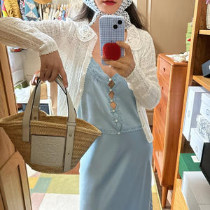 Conjunto de Dos Piezas para Mujer, Estilo Vintage, Camisola Bordada Resistente, Falda Midi de Seda con Corte en Biás, Atuendo Casual a la Moda - Product Image 3