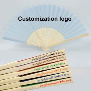 พัดไม้ไผ่พับได้แบบพกพา แกะสลักและทาสีลายศิลปะพื้นบ้าน สำหรับงานโปรโมชั่น หรือของขวัญทางธุรกิจ สไตล์โบราณ - Product Image 6