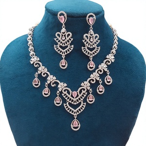 Ensemble collier et boucles d'oreilles tendance et élégant en laiton et métaux mélangés, très demandé, Shruti Shree J Export, pour femmes, Hinduïsme, Anniversaires, Mariages - Product Image 3