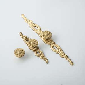 Tirador de Cobre Puro Dorado Moderno y Duradero para Cajones de Cómodas, Armarios y Puertas - Muebles de Dormitorio, Exteriores y Centros Comerciales - Product Image 1