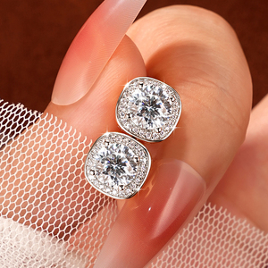 Nuovi Orecchini di Lusso con Moissanite da 2 Carati, Taglio Brillante Rotondo, Montatura a Griffe, Orecchini a Perno in Oro 14K, Orecchini a Perno Classici con Moissanite e Halo - Product Image 5