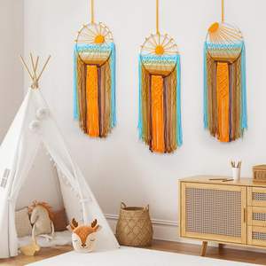 Décor mural en <span class=keywords><strong>macramé</strong></span> complexe avec motifs bohèmes et élégance artistique conçu pour les points focaux muraux et les coins confortables - Product Image 1