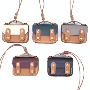 Superventas transfronterizo: Mini cartera colgante <span class=keywords><strong>de</strong></span> cuero genuino para mochila, con bolsa para auriculares y llavero para colgar al cuello - Product Image 1