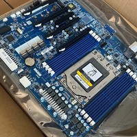 Carte mère serveur ATX Gigabytes MZ01-CE1 AMD PCIe 3.0