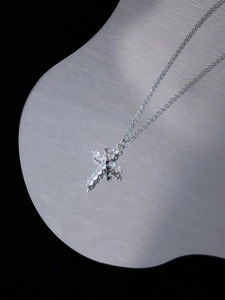 Pendentif croix couronne plaqué or 18 carats Collier simple diamant Pendentif mode femme pour maman Cadeaux fête des mamans Première Communion - Product Image 6