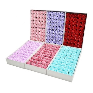 Décorations de Noël : Nouvelles fleurs de savon artificielles bouclées à 3 couches en forme de rose pour la décoration intérieure, <span class=keywords><strong>cadeau</strong></span> <span class=keywords><strong>DIY</strong></span> pour mariage et fête <span class=keywords><strong>des</strong></span> Mères - Product Image 1