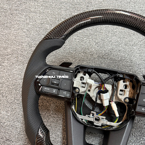 Volante Personalizado de Fibra de Carbono con LED para <span class=keywords><strong>Toyota</strong></span> <span class=keywords><strong>GT86</strong></span> GR86 2012-2016 2023 2025 Camry 2008-2026 Tacoma 3ra Gen Corolla - Product Image 3
