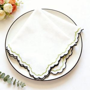 Set de table carré réutilisable brodé festonné de 15 pouces, résistant à la chaleur, pour la décoration de table - Product Image 2