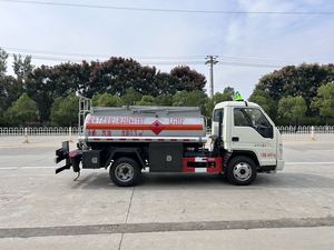 Camion-<span class=keywords><strong>citerne</strong></span> à carburant Dongfeng Duolika, nouveau modèle, 3-5 m³ de réservoir en alliage d'aluminium, norme d'émission Euro IV, transmission 4x4 en option, transport de carburant - Product Image 4