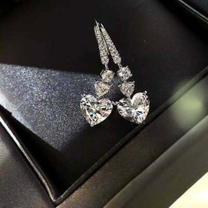 Orecchini pendenti a forma di cuore con cristalli per donna, tono argento, accessori romantici per feste e uso quotidiano - Product Image 3