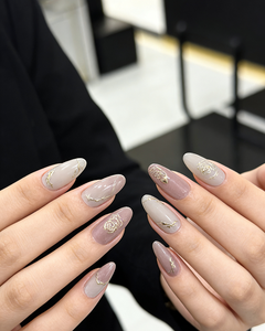 <span class=keywords><strong>Uñas</strong></span> Postizas Color <span class=keywords><strong>Rosa</strong></span> Nude <span class=keywords><strong>con</strong></span> Detalles en <span class=keywords><strong>Dorado</strong></span>, Forma de Almendra - Product Image 2