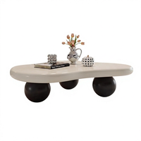 Table basse nuage minimaliste moderne en bois organique irrégulier avec pieds sphériques pour salon et appartement