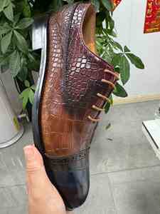 รองเท้าหนังแท้ทรงสี่เหลี่ยมสำหรับผู้ชาย ระบายอากาศได้ดี น้ำหนักเบา กันลื่น เหมาะสำหรับธุรกิจ ตกแต่งด้วยลายโบรก - Product Image 5