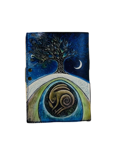 Carnet en cuir fait main vintage Grimoire avec couverture gaufrée, pages vierges pour l'écriture et le dessin, motif Lune et Lièvre - Product Image 6