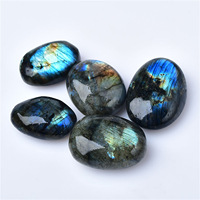 Pierre de cristal de quartz de Labradorite de pierre de lune grise naturelle de Madagascar de haute qualité pour le cadeau