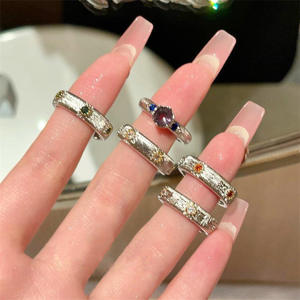 Anillo Vintage Exquisito de Plata Pura S925 con Patrón Tejido, Tallado en Oro, Acabado Cepillado, Diseño de Copo de Nieve Arcoíris, Ajustable, con Incrustaciones de Concha - Product Image 5