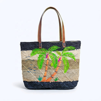 Sac fourre-tout en raphia brodé géométrique fait main de luxe écologique avec deux poignées et fermeture ouverte pour la plage et les voyages