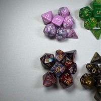 Dés à 7 faces en acrylique DND à motif marbré multicolore personnalisé avec coins arrondis