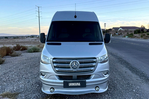 Fourgonnette exécutive Mercedes-Benz Sprinter 3500 d'occasion 2019 de Midwest Automotive Designs - Product Image 1