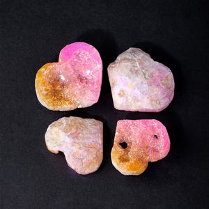 Geoda Aura Amarilla y Rosa al por Mayor, Cristal Arcoíris en Forma de Corazón, Cristal Druzy Tallado a Mano, Espécimen Mineral Curativo, Decoración del Hogar - Product Image 4
