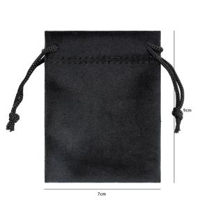 Sac cadeau en velours imprimé avec logo personnalisé, coloré et tendance, pour colliers et bijoux, avec cordon de serrage - Product Image 4