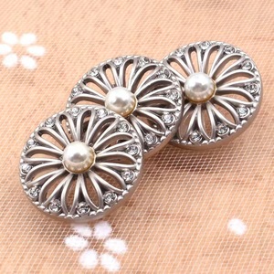 Sang Trọng Hollow-Khắc Thiết Kế Hoa Mặt Trời Bead Snap Nút <span class=keywords><strong>Peal</strong></span> Rhinestone Nút Kim Loại May Nút Cho Quần Áo Áo Ăn Mặc - Product Image 3