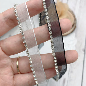 Vente directe usine : Tissu en gaze de neige avec chaîne de strass et dentelle pour coiffes, sacs et accessoires vestimentaires DIY - Product Image 3