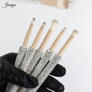 Ensemble de 9 pinceaux de maquillage de luxe en diamant brillant avec strass cristal pailleté, poignée de voyage de haute qualité pour les yeux et le fond de teint. - Product Image 3