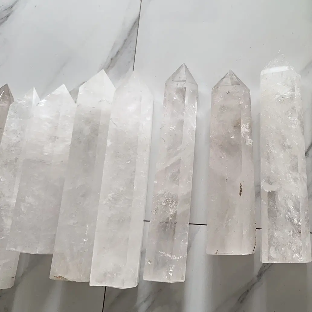 Tour de cristal de guérison naturelle de haute qualité en gros artisanat sculptures en pointe de quartz clair pour la collection