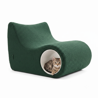 Fauteuil simple créatif à dossier incurvé en tissu bouclé moelleux, style japonais, design confortable et compact