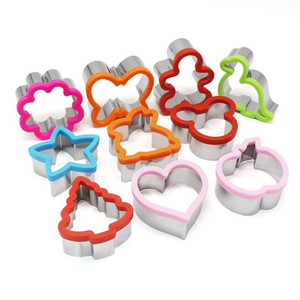 Dụng Cụ Cắt Bánh Quy Gingerbread Man Cây Thông Giáng Sinh Bằng Thép Không Gỉ Có Kẹp Silicon Khuôn Cắt Bánh Quy Hình Dạng Các Loại - Product Image 1