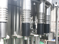 Ligne de production commerciale à grande échelle de machines de remplissage d'eau, matériaux et structure de qualité sanitaire, forte flexibilité