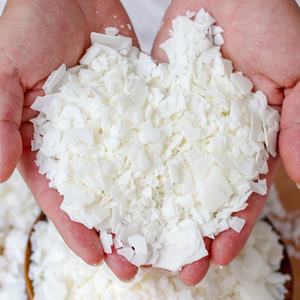 Chinese Wholesale Oganic Soy Wax Flakes Low Melting Point <strong>Soft</strong> Soybean Wax for <strong>Candle</strong> Making - Product Image 1