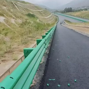 Poutre en acier galvanisé à chaud Jiexin Highway Guardrail 450*80*85 pour autoroutes et routes rurales - Product Image 1
