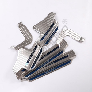 แผ่นตกแต่งภายนอกภายใน แผ่นกันรอยขอบประตู แผ่นกันรอยกันชนหลัง สแตนเลสสีดำ สำหรับ Pajero Sports ปี 2020 - Product Image 5