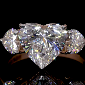 Bague en diamant de laboratoire Sweetheart Bloom, taille cœur au centre et accents ronds en or 14K/18K - Product Image 3