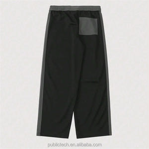 Pantalones elásticos personalizados al por mayor, pantalones de chándal deportivos para hombre, pantalones de chándal acampanados apilados con bloque de color negro con dobladillo abierto de dos tonos para hombre - Product Image 5