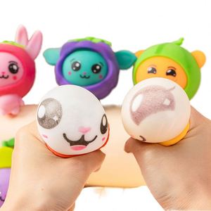 ของเล่นบีบตัวผลไม้ยอดนิยมขนาด 5 ซม. ทำจากวัสดุ TPR พร้อมชุดเปลี่ยนรูปแบบสร้างสรรค์ บรรเทาความเครียด สนุกสนานสำหรับทุกวัย ของขวัญสุดสร้างสรรค์ - Product Image 2