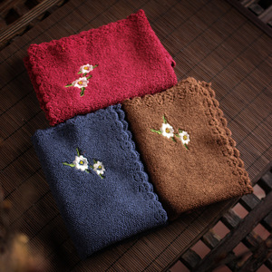 Paño de Cocina Oogishido de Algodón y Lino, 28.5x28.5 cm, Diseño Floral Bordado, Estilo Japonés - Product Image 1