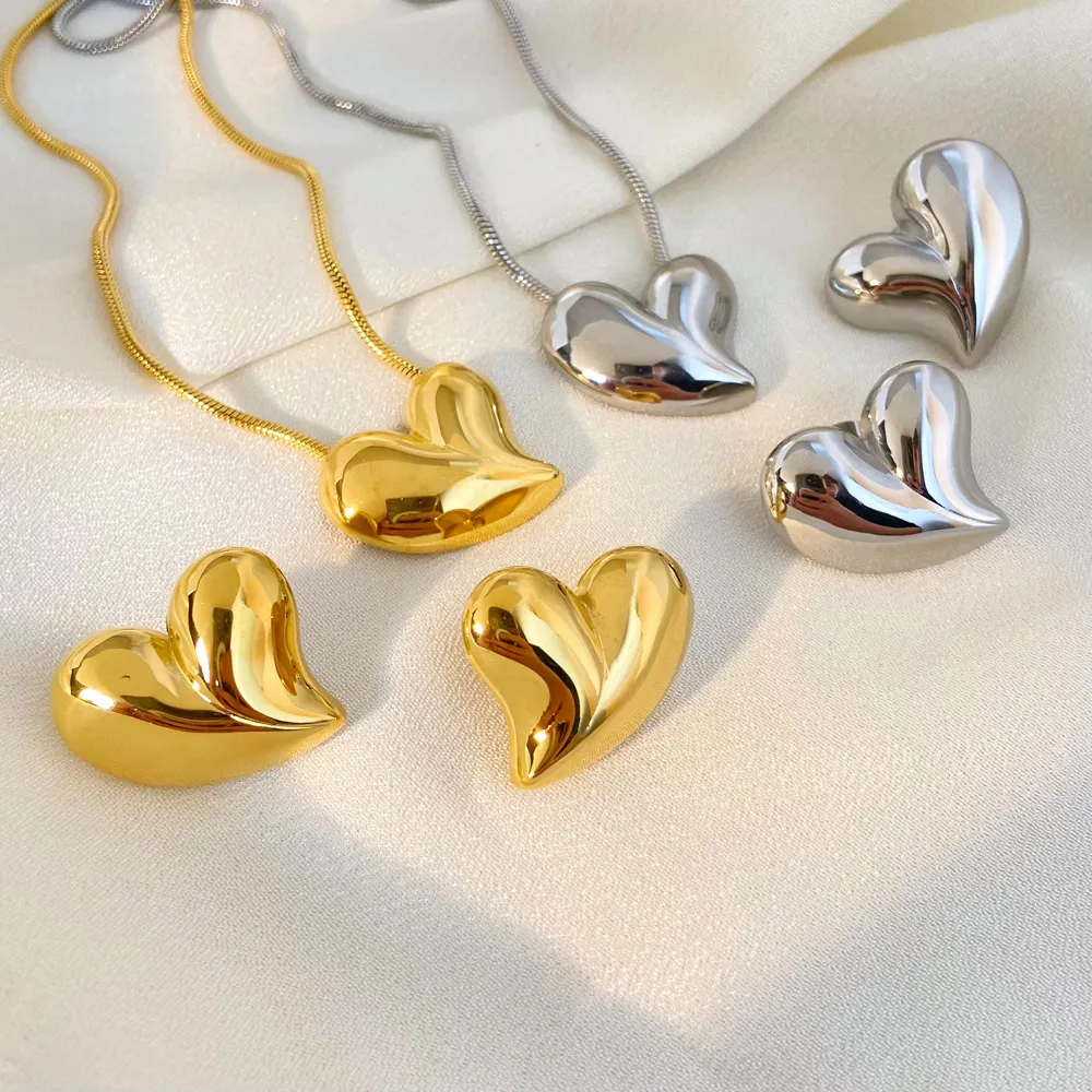 Joyería de moda 2024 oro plata corazón colgante collar 18K PVD chapado en oro Acero inoxidable Metal amor corazón Stud pendiente