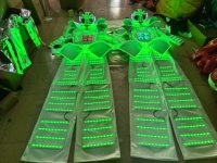 Costume de robot LED en coton pour homme adulte, avec écran d'affichage, sur échasses lumineuses, pour défilés nocturnes et spectacles
