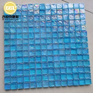 Piastrelle a Mosaico in Vetro Blu Iridescente Perlescente per Piscine Esterne - Product Image 4